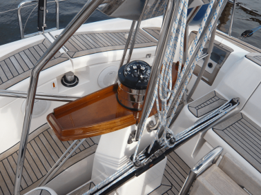 essence-refits-swan56-stuurstandtafel-01